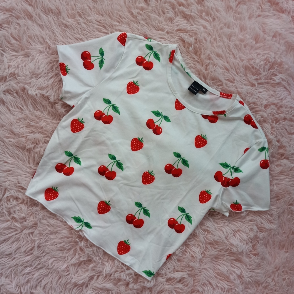 ⭐️Kawaii AF cherry & strawberry bodycon crop top! Nwt so cute! SOLD OUT ONLINE - Picture 2 of 9